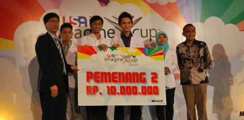 Tim Eqlipes IT Telkom Sabet Juara 2 Imagine Cup 2011